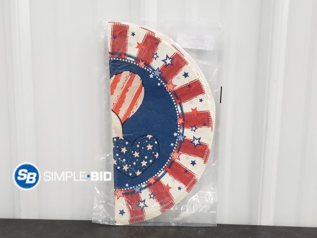 Lot 58-40442 - Lot of (4) Patriotic Round Place Mats