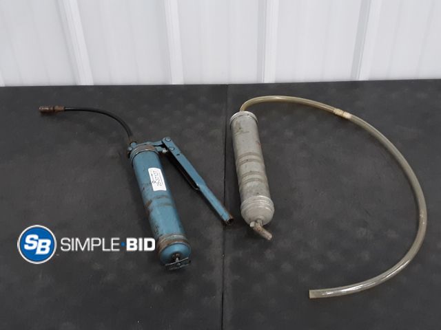 Lot 58-37127 - Lot of (2) Guns - (1) Snap-on Suction Gun (New)  - (1) Grease gun (light Use)