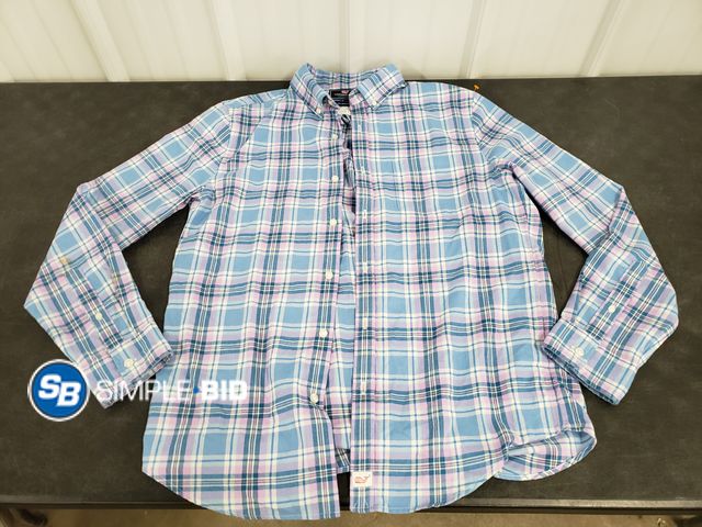 Lot 58-59517 - Vineyard Vines Plaid Button Down Shirt - Slim Fit Murray Shirt - Size Medium - Used