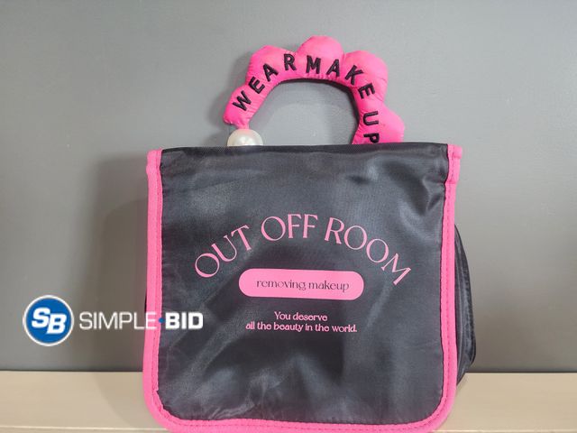 Lot 58-22090 - New  Travel makeup bag, large capacity women's makeup bag portable waterproof makeup stoage bag pear...