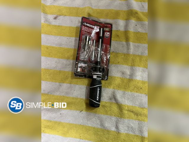 Lot 58-38728 - New Husky Continuous Drive Ratcheting Screwdriver set life time warranty