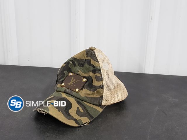 Lot 58-69291 - Women's CC Camo Ponytail Hat - in good condition