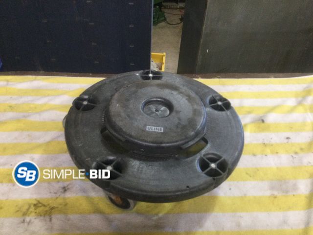 Lot 58-37958 - 1 Uline Uline trash can dolly