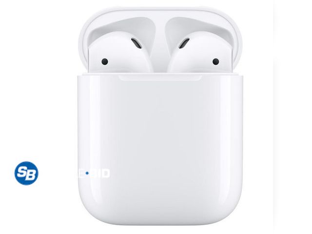 Lot 58-28513 - Apple Airpods with Charging Case, 2nd Gen -- Tested works - light use