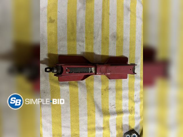 Lot 58-60645 - Torjn Big Red Jacks
Scissor Jack
