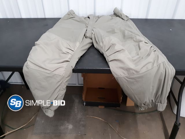 Lot 58-80325 - Men's primoloft Cold Weather Snow Pants - SIZE L - in good condition - used
