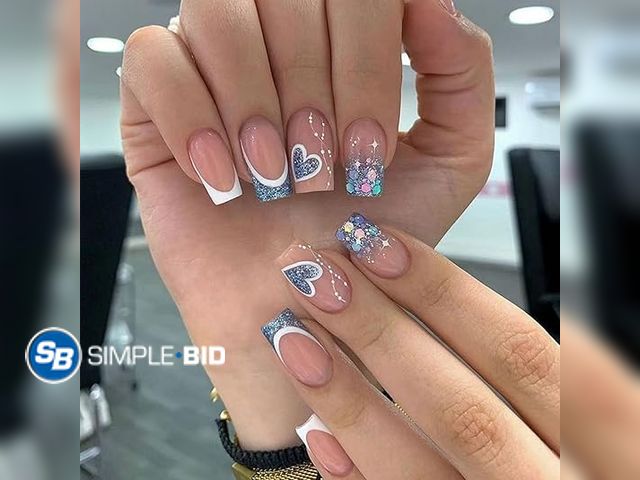 Lot 58-50469 - New 24 Reusable heart Press on Nails