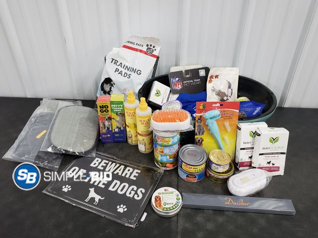 Lot 58-83862 - Lot of PET Accessories including Toys, leashes, Food, and much more - unused