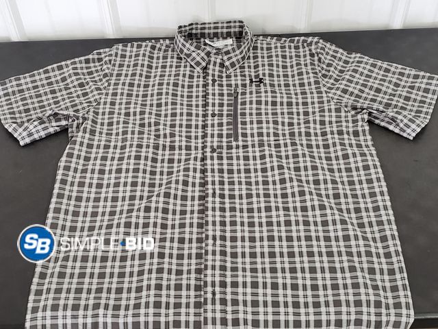 Lot 58-77409 - Men's Under Armor Short Sleeve Button Down Shirt - SIZE XL - Lightly used - in good condition