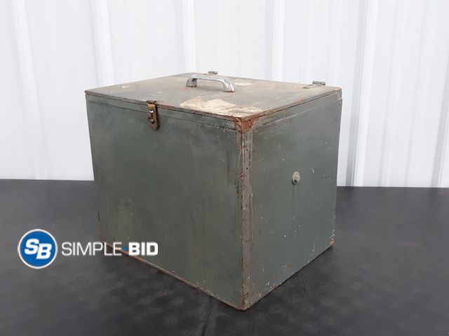 Lot 58-29710 - Electric Powered 7 1/4" Circular Saw with Storage Box