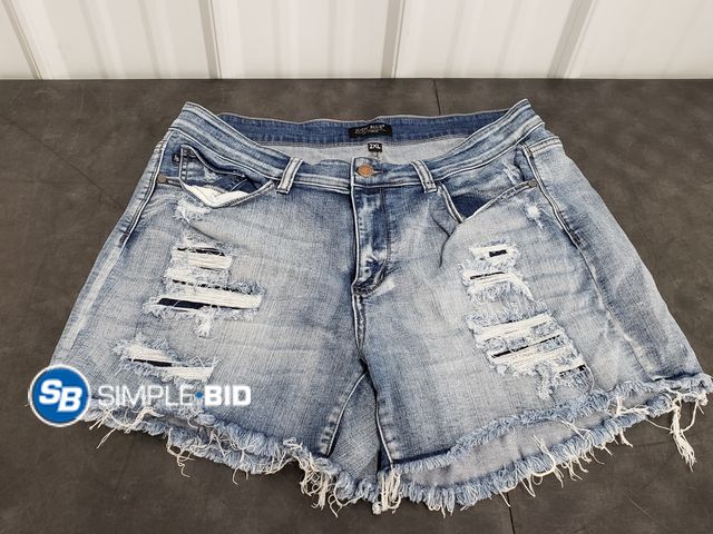 Lot 58-54499 - Women's Judy Blume Jean Shorts (distressed on purpose) SIZE 2XL - in good condition
