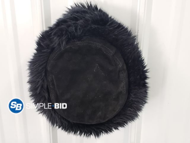 Lot 58-84556 - Wilson's Leather Women's Bucket Hat Shearling Sheepskin Fur Beanie cap - very light use