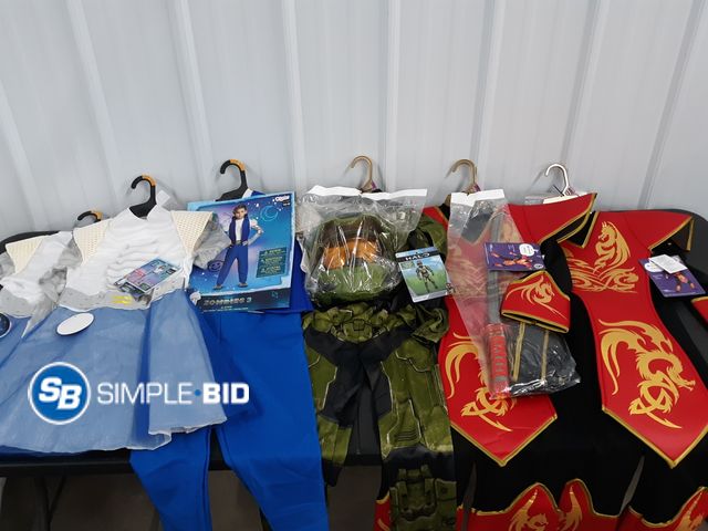 Lot 58-36682 - Lot of (6) New Kid's Halloween Costumes - SIZE S - variety of styles