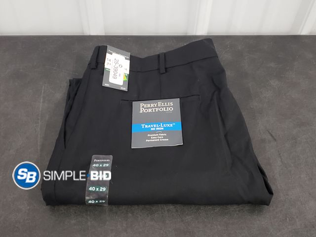 Lot 58-39049 - New Men's Perry Ellis Portfolio Travel-luxe pants - SIZE 40X29