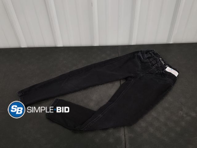 Lot 58-41269 - GIRLS! Falls Creek Jeans - SIZE M - in good condition