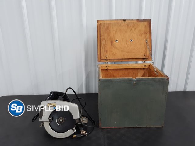 Lot 58-29710 - Electric Powered 7 1/4" Circular Saw with Storage Box