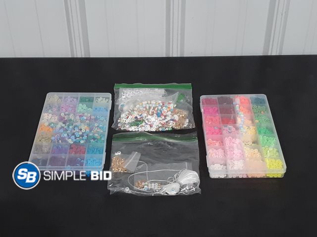 Lot 58-28501 - Bracelet making kit -- includes Beads, string and more - used but in good condition