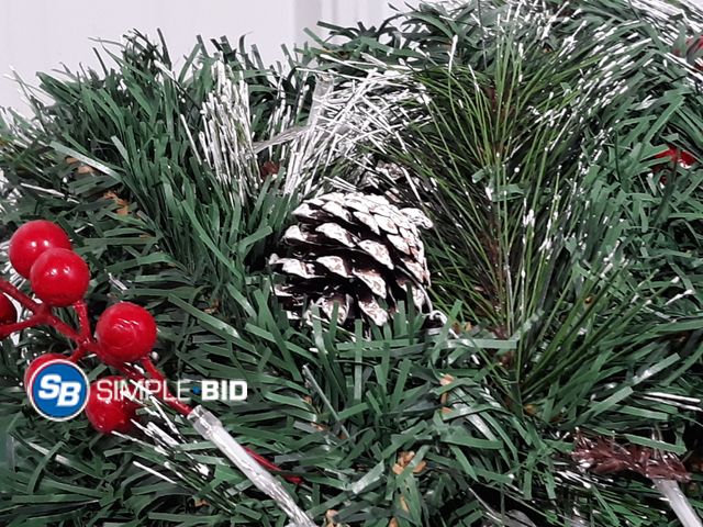 Lot 58-18084 - CHRISTMAS IN JULY! New Christmas Garland Battery operated with pine cones