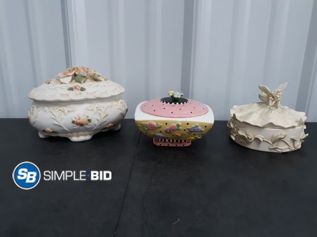 Lot 58-80158 - Lot of (3) Vintage Jewelry Boxes