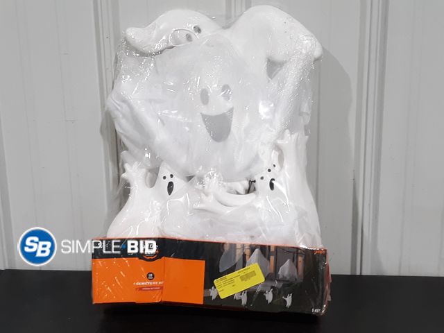 Lot 58-27691 - New Hyde and EEK 18 pieces cemetery Kit - great for outdoors and indoors