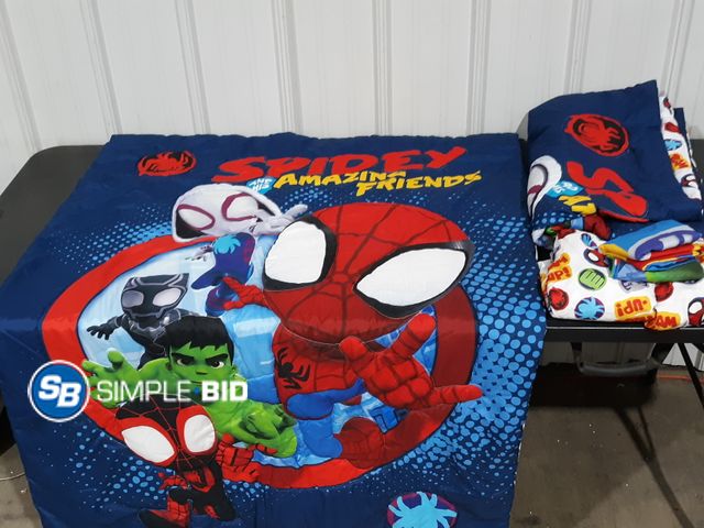Lot 58-29044 - Lot of (2) MARVEL SPIDERMAN Comforters and fitted sheets - 42" x 57" - TWIN/FULL - light use