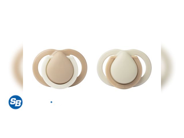 Lot 58-38923 - New Tommee Tippee Newborn Pacifiers, 0-2 Months, Matte Texture, Reusable Sterilizer Pod, Pack of 2