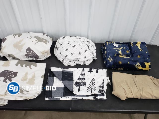 Lot 58-67881 - Lot of BEDDING accessories, Sheets and Throw Blankets - Appears to be FULL/Queen - light use in good...