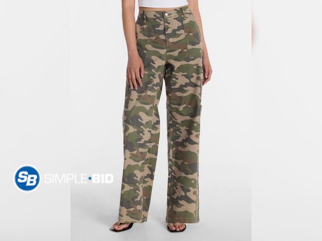 Lot 58-72192 - New No Boundaries Wide Leg Cargo Pants, 33.5" Inseam SIZE XXL