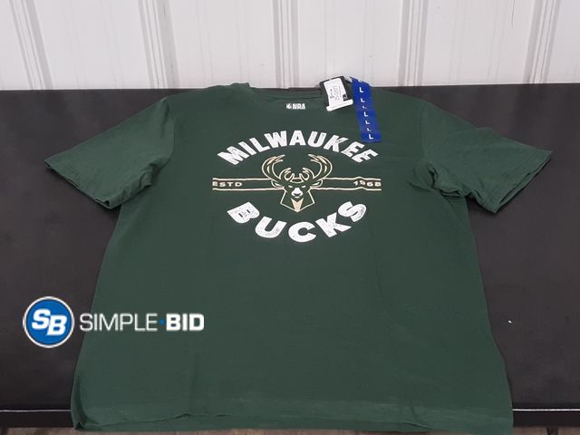 Lot 58-39877 - New MILWAUKEE BUCKS T-shirt - SIZE L