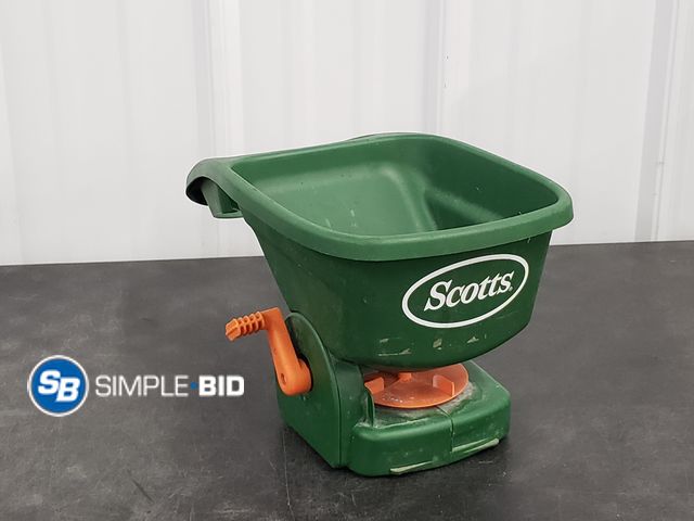 Lot 58-40641 - Scotts Hand Fertilizer