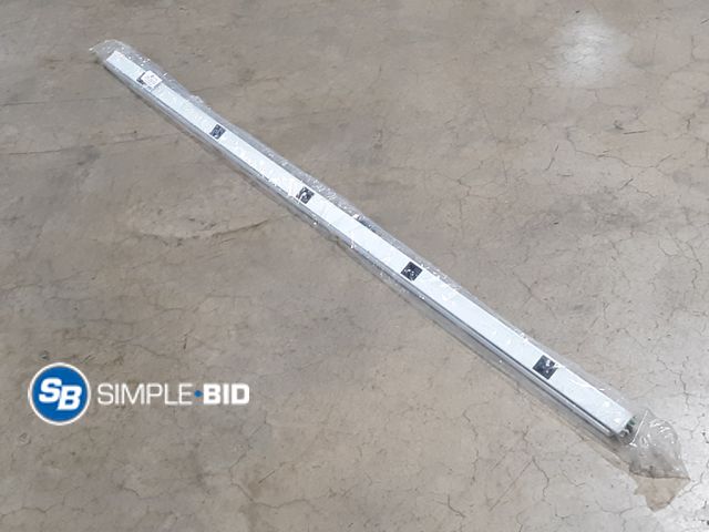 Lot 58-29133 - WireMold - Plugmold 2000 Wired Sections 5 Plug Strips