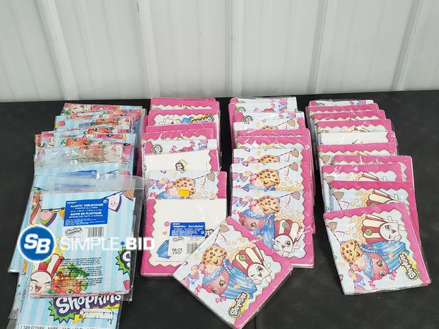 Lot 58-59354 - BOX Full of Shopkins Napkins and Table Coverings - unused