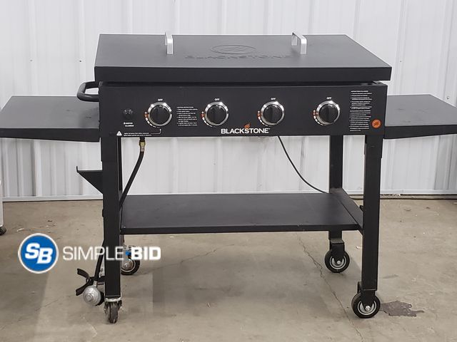 Lot 58-75402 - Blackstone 36" Griddle - on Rolling Stand - Model - 1554