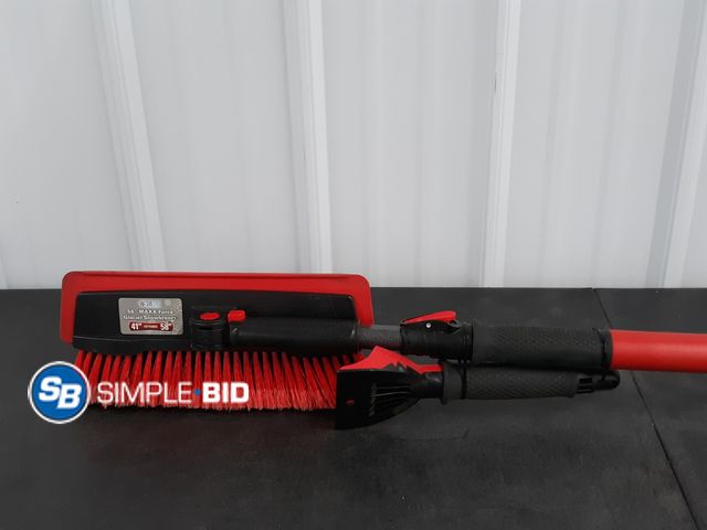 Lot 58-33672 - Sub Zero 58" MAXX Force Glacier Snowbroom 41-58" Extendable with Handheld Scraper - New