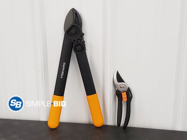 Lot 58-84110 - Lot of (2) Fiskar Outdoor tools - appears unused