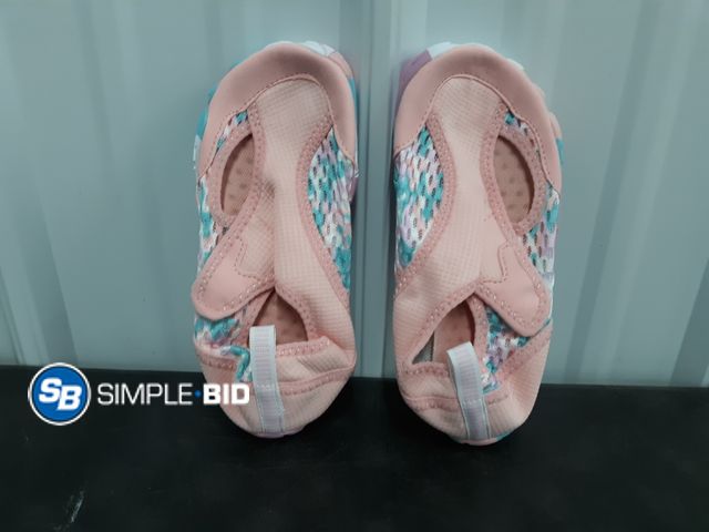 Lot 58-40052 - Kids WaterSport Shoes