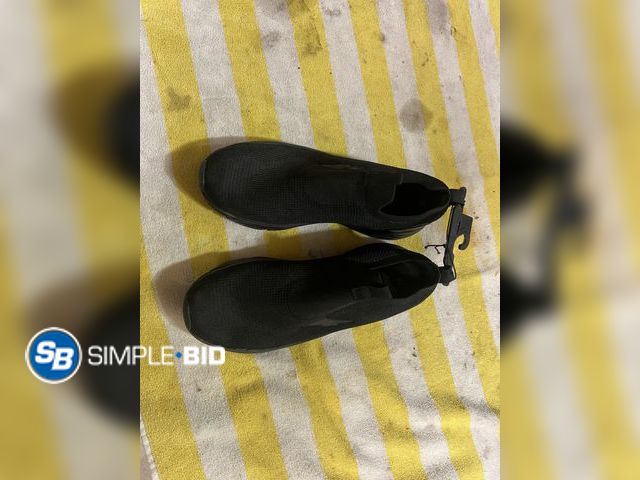 Lot 58-33903 - 1 New Avia slid ons new pair of Avia slid on black shoes