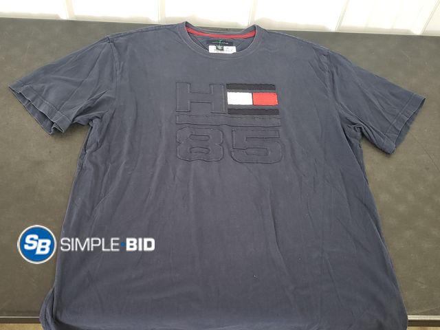 Lot 58-62463 - Tommy Hilfiger T Shirt - Size XL - LIght Use