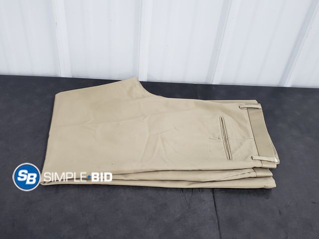 Lot 58-77177 - MEN'S Dockers Dress pants - SIZE 36X32 - lightly used - but in good condition