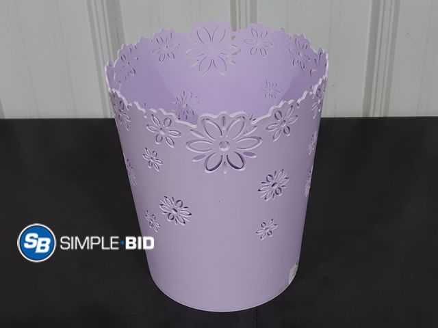 Lot 58-29214 - Plastic Floral Trash Bin