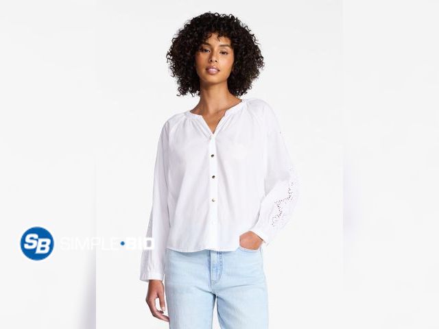 Lot 58-72144 - New Time and Tru Women's Eyelet Blouse with Long Sleeves, Size XL