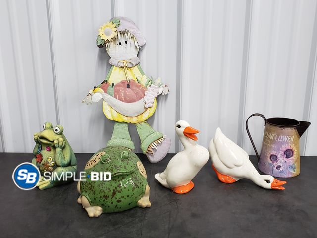 Lot 58-80210 - Lot of Garden Ceramic Decor including Frogs, Ducks, and much more - used but in good condition