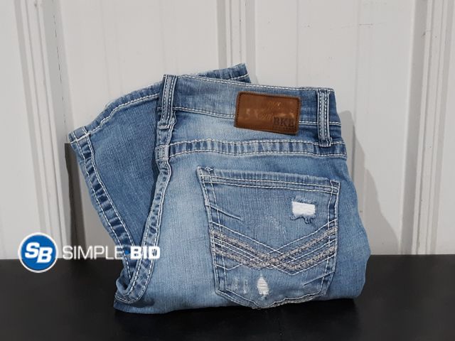 Lot 58-17948 - MEN'S bke Buckle Jeans - with holes (on purpose) - SIZE 33X32 - Jake straight - in good condition