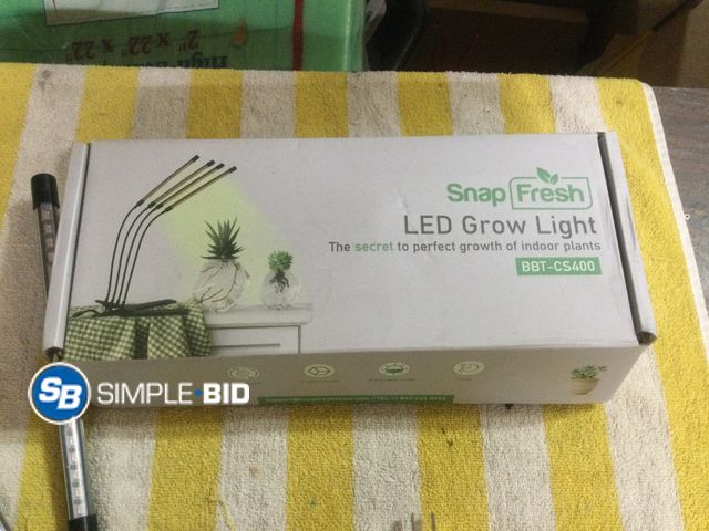 Lot 58-60636 - Snap Fresh LED Grow Light BBT-CS400