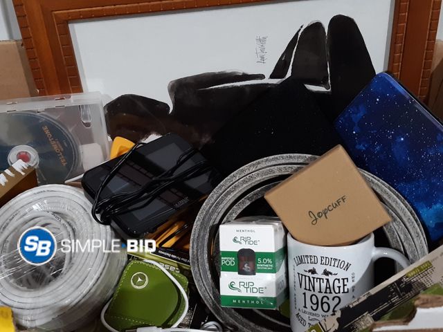 Lot 58-20929 - BOX of Small amazon items - various items - unused