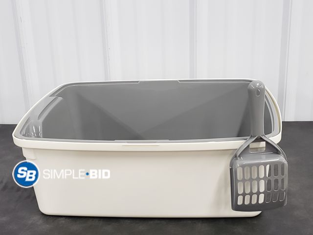 Lot 58-78010 - Amazon Basics Tail Open Top Cat Littel Box with High Sides and Cat Litter Scoop