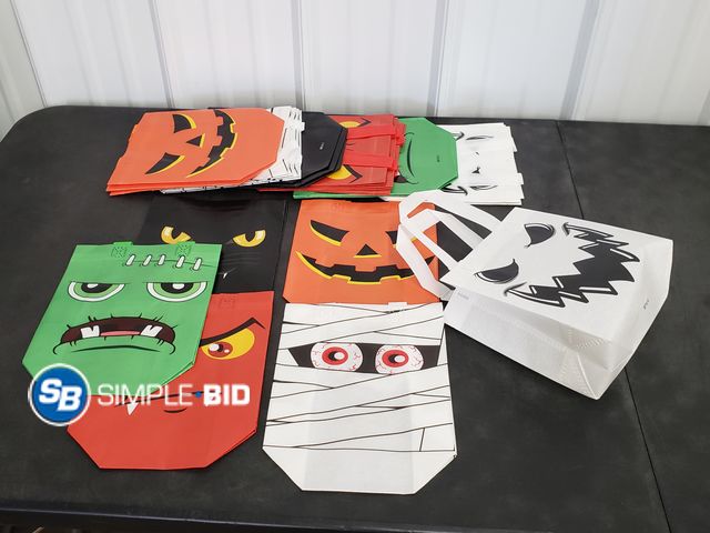 Lot 58-75723 - Lot of (24) New HALLOWEEN Treat bags - variety of styles