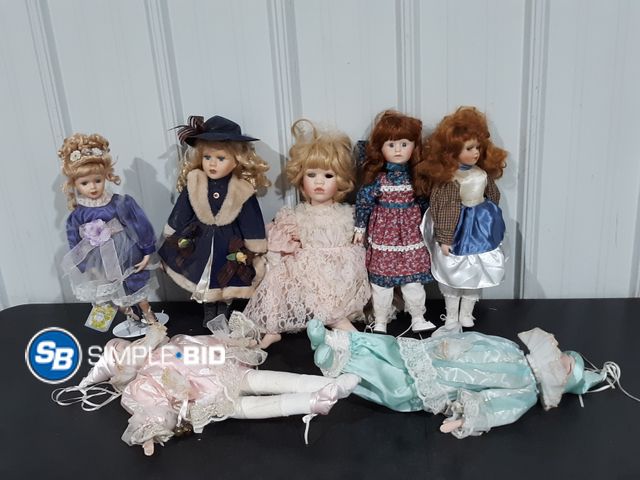 Lot 58-32407 - Lot of Porcelain Dolls - various styles - in good condition