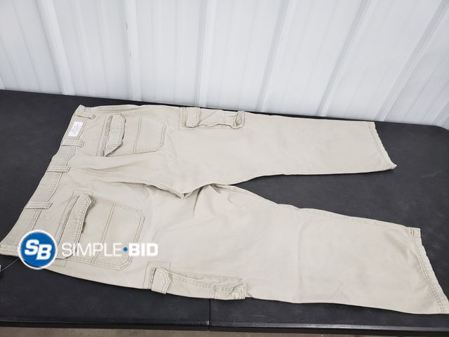 Lot 58-50977 - Wrangler Khaki Cargo Pants - Size 42/30 - Light Use