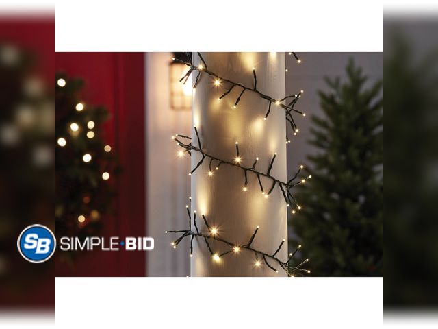 Lot 58-34923 - Member's Mark 18' Shimmering LED Garland - appears unused